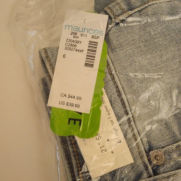 Maurices High Rise Ripped Button Fly Capri - 8 - Picture 7 of 7